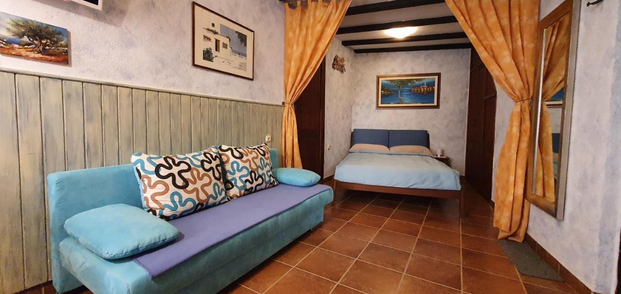 Studio Apartment Grisia Ρόβινι Εξωτερικό φωτογραφία