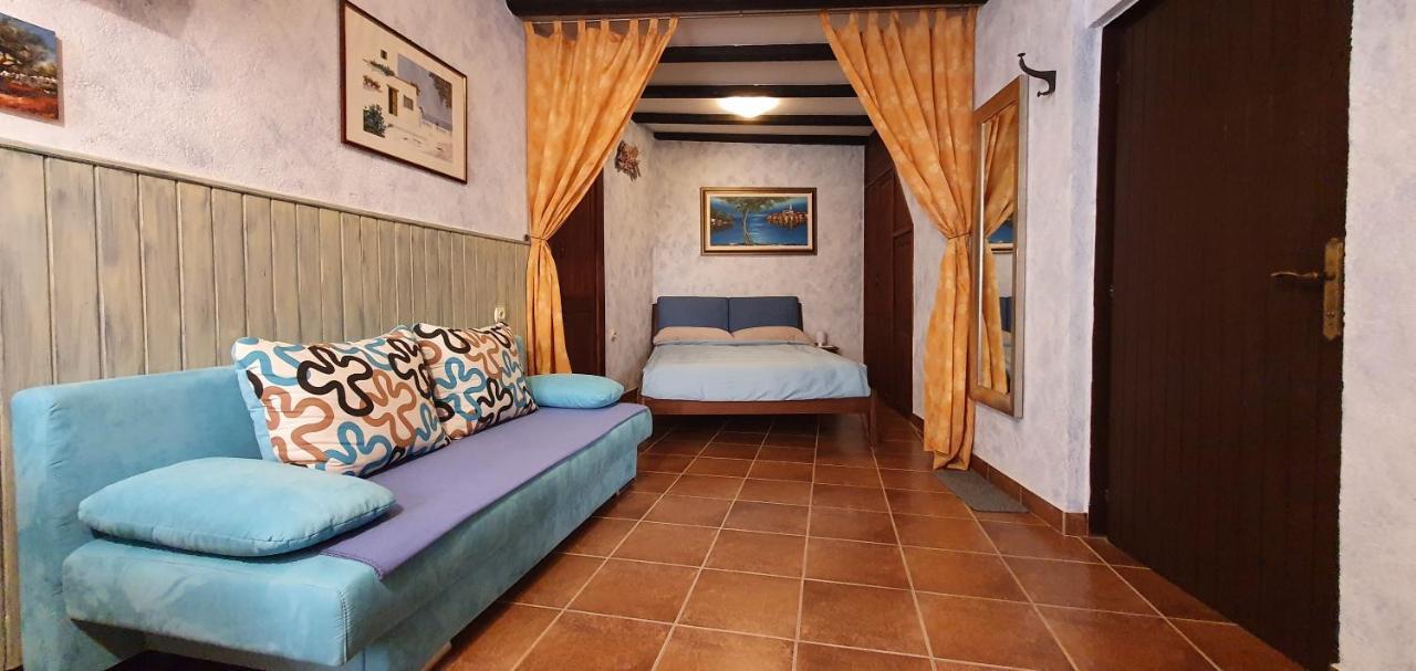 Studio Apartment Grisia Ρόβινι Εξωτερικό φωτογραφία